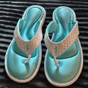 Nike Aqua & White Soft Insole Sandals, Women's Flip Flips  EUC